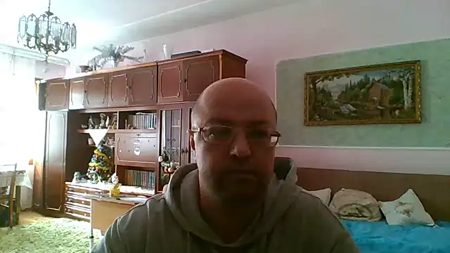 Snapshot of Luceriusbigass chatting on 02-15-25, 11:28 Luceriusbigass online show from 02-15-25, 11:28