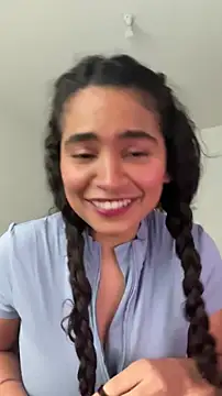 Snapshot of holaRosa chatting on 04-20-26, 05:25 holaRosa online show from 04-20-26, 05:25