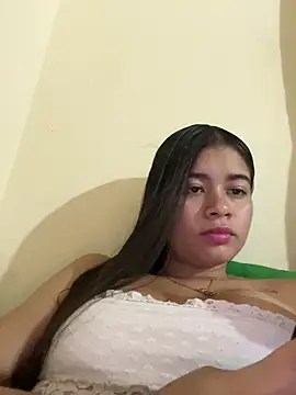 Snapshot of Kloe_zaf chatting on 07-01-26, 03:29 Kloe zaf online show from 07-01-26, 03:29