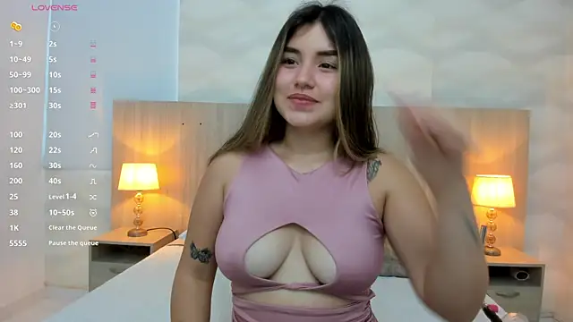 Snapshot of skinny_laura chatting on 06-17-26, 11:20 skinny laura online show from 06-17-26, 11:20