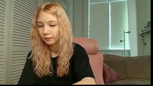vielleee online show from 04-22-26, 02:40