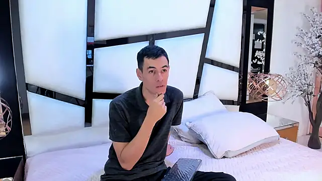 Lucie Mark online show from 04-10-26, 12:56