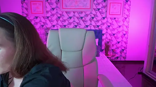 VikVikLove online show from 04-23-26, 01:02