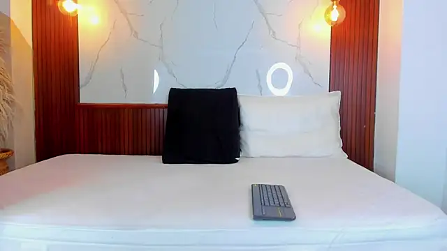 Eroticxcouple online show from 04-30-26, 11:17