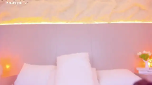 Snapshot of AlisonRoos chatting on 04-11-26, 07:45 AlisonRoos online show from 04-11-26, 07:45