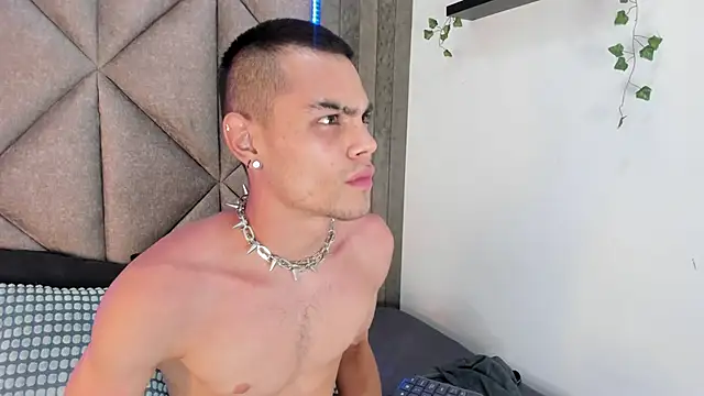 RomeoBoselli   online show from 04-09-26, 07:53