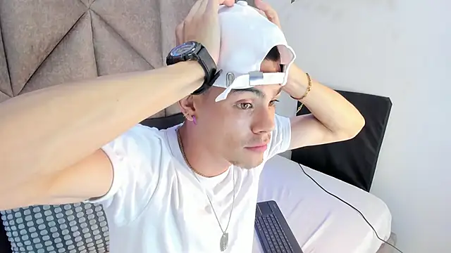 RomeoBoselli   online show from 04-10-26, 07:43