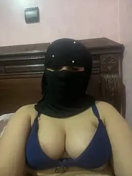 Snapshot of Arabe_Talent chatting on 05-15-26, 11:14 Arabe Talent online show from 05-15-26, 11:14