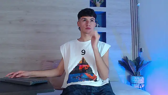 Logan Steel online show from 07-07-26, 04:15