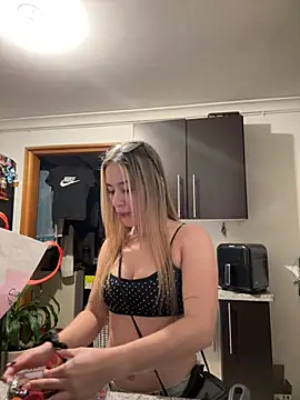 AmyRusso online show from 04-16-26, 11:40
