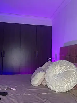 AmyRusso online show from 04-28-26, 01:37