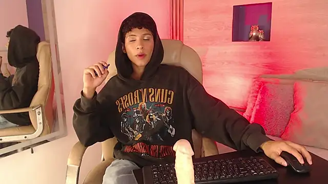 Velvet An online show from 04-23-26, 07:15