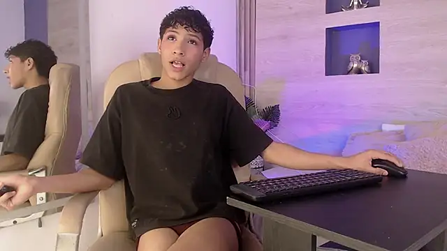 Velvet An online show from 04-22-26, 04:19