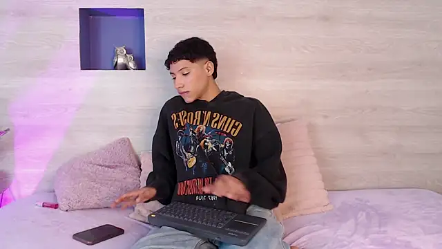 Velvet An online show from 04-29-26, 03:00