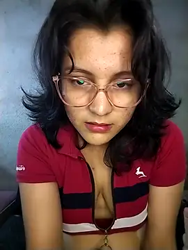 Snapshot of sienna_elara chatting on 04-15-26, 10:43 sienna elara online show from 04-15-26, 10:43