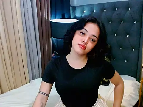 yhanachoii online show from 06-18-26, 02:11