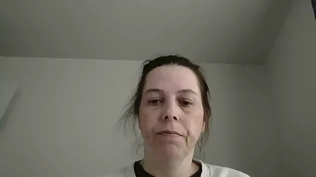 lily1982 online show from 05-02-26, 10:48