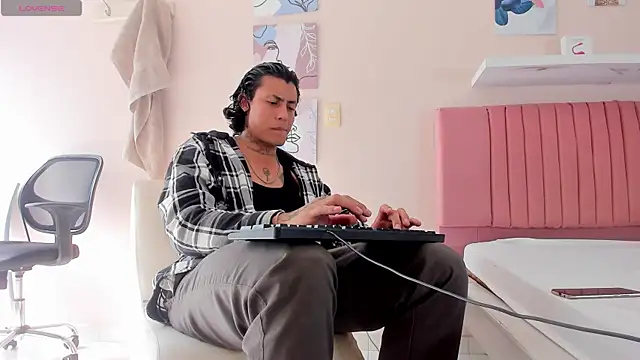 Damian Romanoff online show from 04-28-26, 01:48