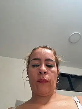 Natigoonzalez online show from 05-10-26, 03:47