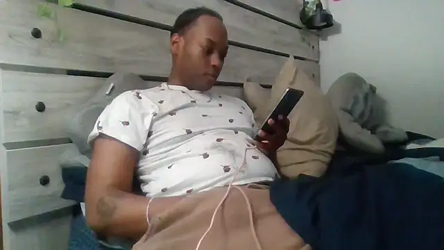 Snapshot of zdaddymm chatting on 05-19-26, 02:40 zdaddymm online show from 05-19-26, 02:40