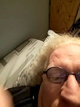 ChrisMtl83 online show from 04-23-26, 06:31