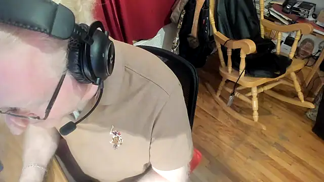 ChrisMtl83 online show from 04-10-26, 01:23