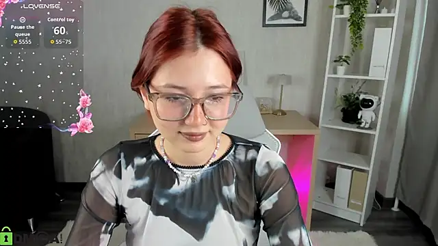 Snapshot of Lessi_Panic chatting on 06-20-26, 12:48 Lessi Panic online show from 06-20-26, 12:48