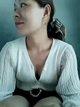 Snapshot of mia0033 chatting on 05-12-26, 09:48 mia0033 online show from 05-12-26, 09:48