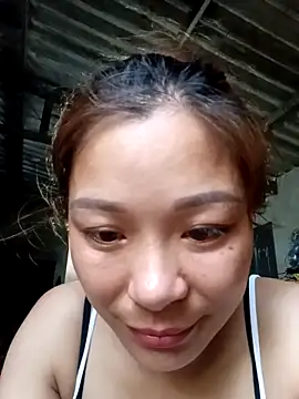 Snapshot of mia0033 chatting on 04-12-26, 11:02 mia0033 online show from 04-12-26, 11:02