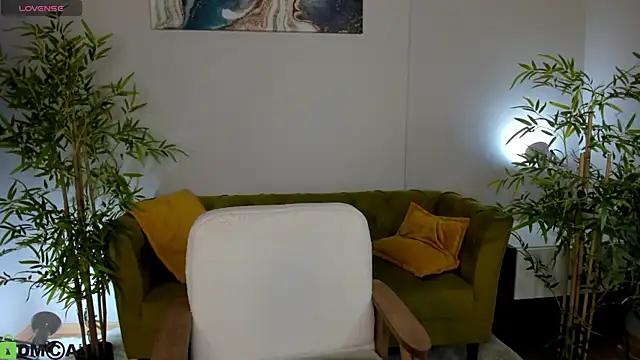 Riddle Lay online show from 04-18-26, 09:55