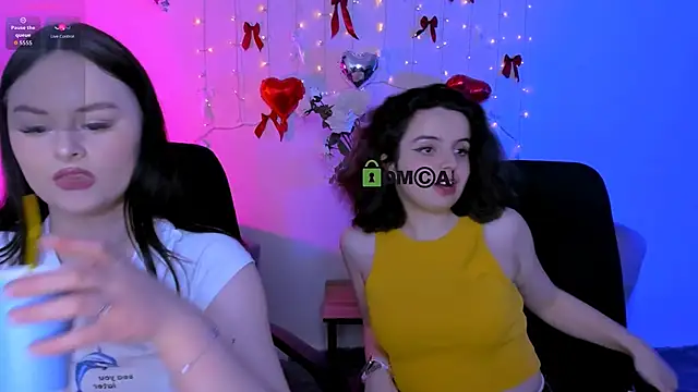 Snapshot of mia_mooon_ chatting on 05-15-26, 09:40 mia mooon online show from 05-15-26, 09:40