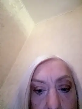 Julia20X online show from 04-17-26, 11:35