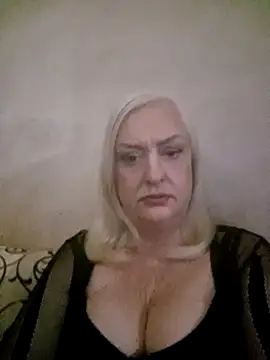 Julia20X online show from 04-22-26, 01:40