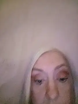 Julia20X online show from 05-16-26, 10:36