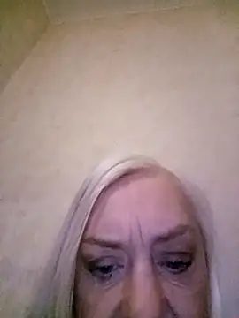 Julia20X online show from 04-19-26, 04:30