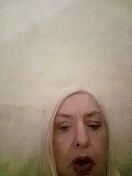 Julia20X online show from 04-18-26, 07:07