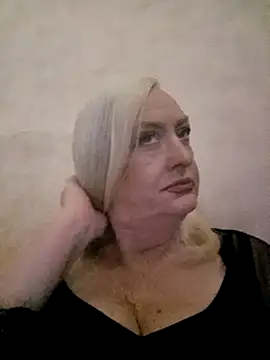 Julia20X online show from 04-14-26, 03:50