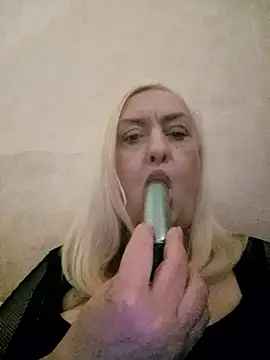 Julia20X online show from 04-21-26, 04:02