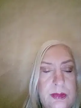 Julia20X online show from 05-28-26, 11:27