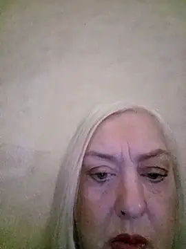 Julia20X online show from 04-18-26, 03:25