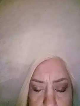 Julia20X online show from 04-30-26, 08:57