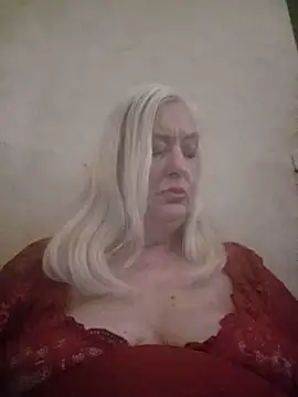 Julia20X online show from 06-12-26, 10:24