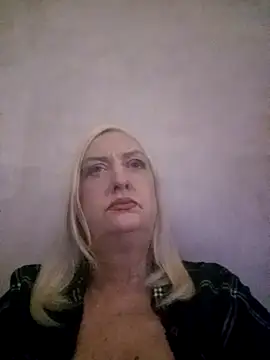 Julia20X online show from 04-08-26, 06:42