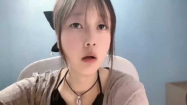 Snapshot of Xiaoqing00 chatting on 05-02-26, 03:12 Xiaoqing00 online show from 05-02-26, 03:12