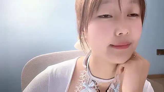 Snapshot of Xiaoqing00 chatting on 04-28-26, 02:27 Xiaoqing00 online show from 04-28-26, 02:27