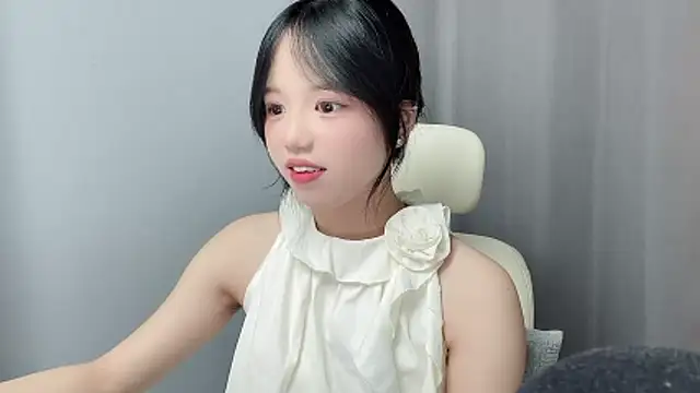 Snapshot of Xiaoqing00 chatting on 05-15-26, 03:15 Xiaoqing00 online show from 05-15-26, 03:15