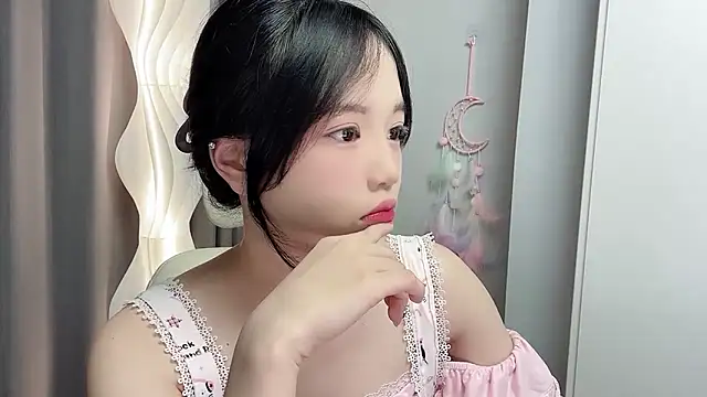 Snapshot of Xiaoqing00 chatting on 05-25-26, 05:18 Xiaoqing00 online show from 05-25-26, 05:18