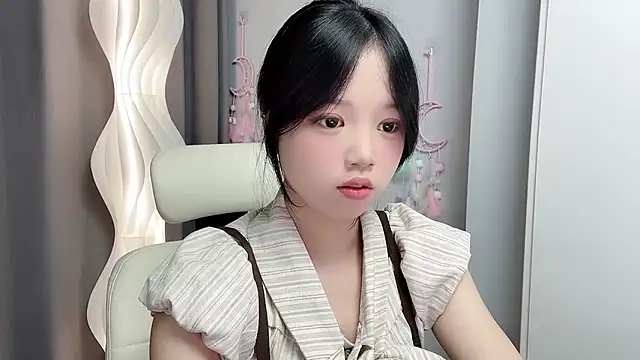 Snapshot of Xiaoqing00 chatting on 05-21-26, 03:15 Xiaoqing00 online show from 05-21-26, 03:15