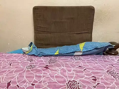 Snapshot of zayn18055 chatting on 04-09-26, 05:19 zayn18055 online show from 04-09-26, 05:19