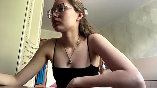 UncaringArtery online show from 06-15-26, 06:13